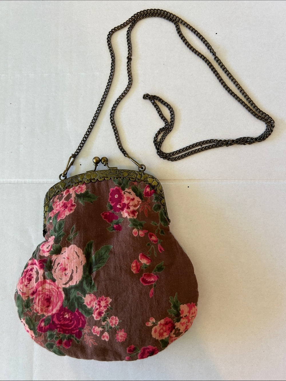 VINTAGE PINK ROSE FLORAL KISS-LOCK METAL CHAIN STRAP  FRENCH PETIT POINT PURSE